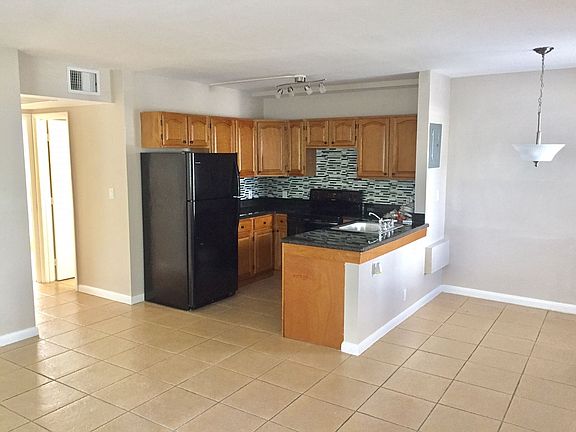 3rd image of 3060 NE 13th Ave APT 4