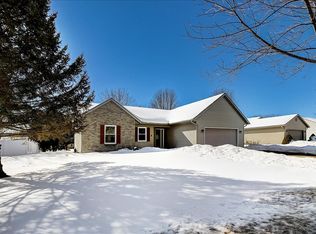 717 Oakwood Ln, Watertown, WI 53094