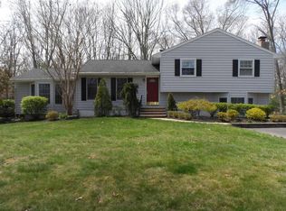 9 Iris St, Eatontown, NJ 07724