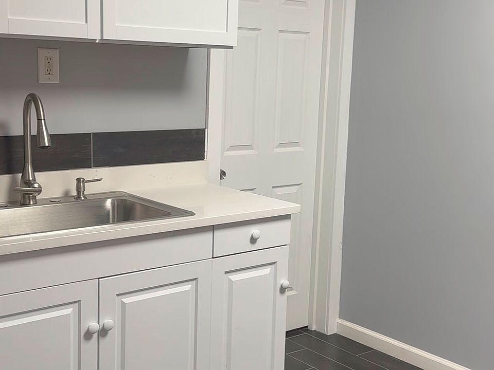 1st image of 2213 Lincoln Ave #1