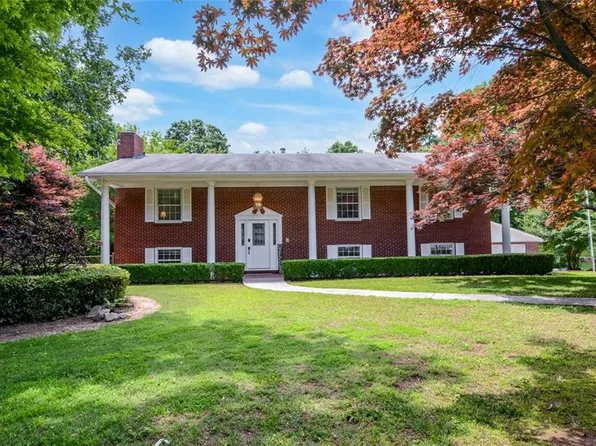 2657 Fontainebleau Dr, Dunwoody, GA 30360