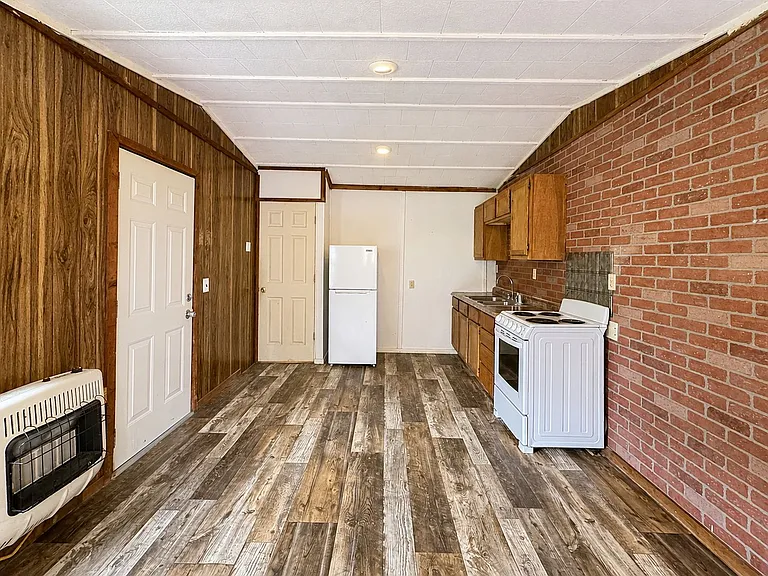 108 Campbell Ln — Photo 2