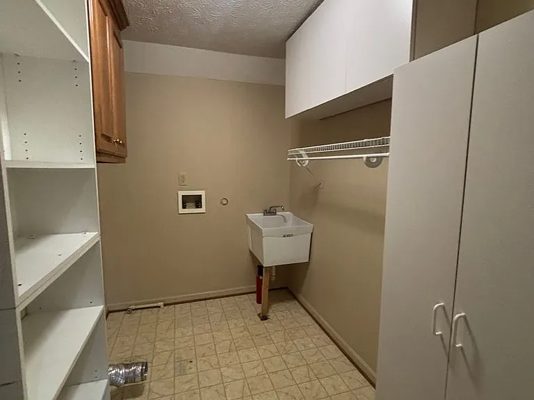 112 Jesse St — Photo 29