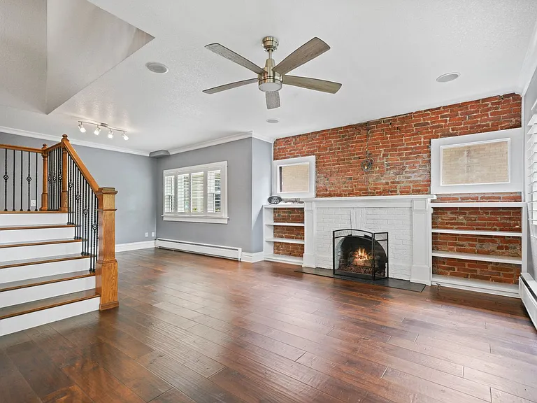 2370 Elm St — Photo 26