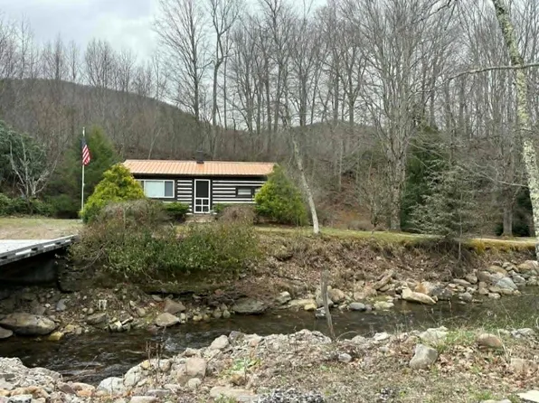 916 Laurel Valley Rd, Troutdale, VA 24378