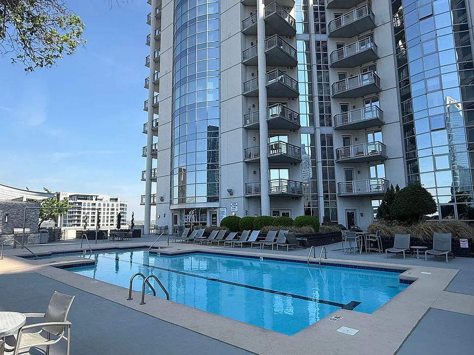 333 W Trade St #710