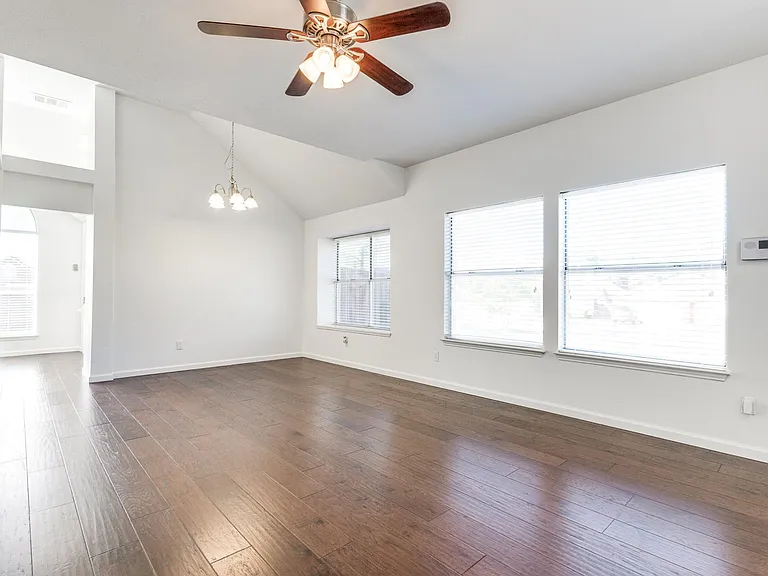 6841 Bellehaven Dr — Photo 12