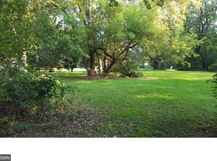 1040 Woodbury Dr, Woodbury, MN 55129