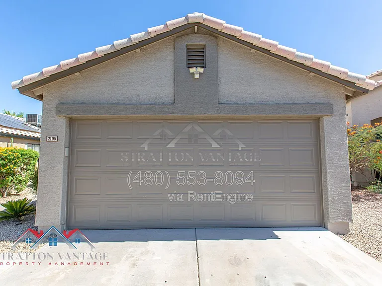2105 E Donald Dr — Photo 4