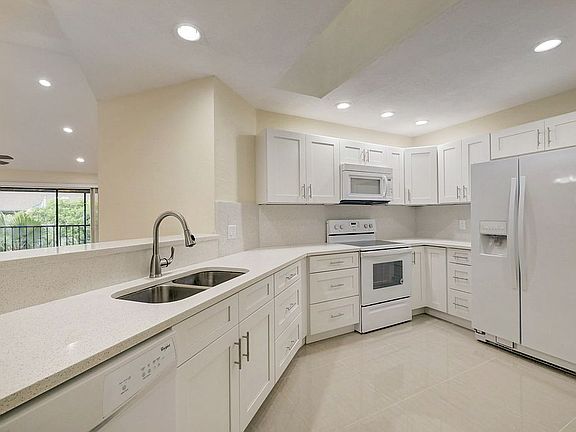 2nd image of 6256 SE Charleston Pl APT 201