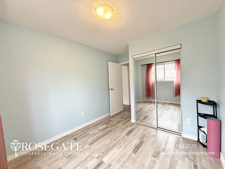 114 Centre St N #B — Photo 12