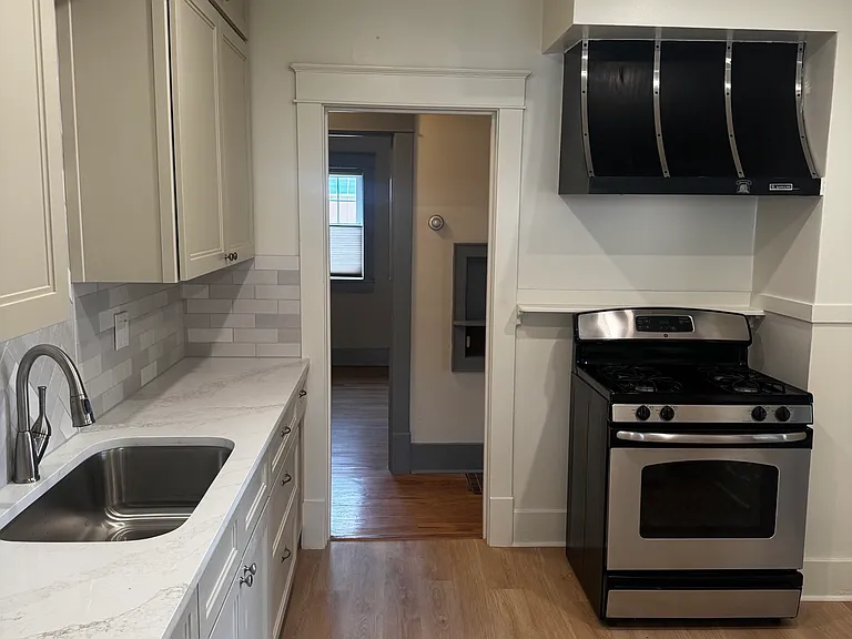 317 Dartmouth Dr SE — Photo 8