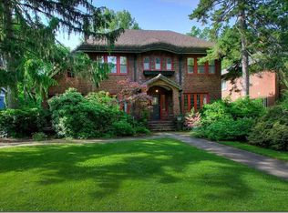2860 E Overlook Rd, Cleveland Heights, OH 44118