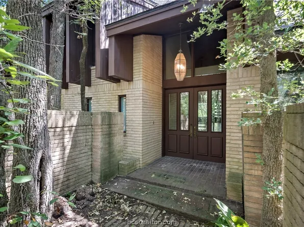 1018 Rose Cir, College Station, TX 77840