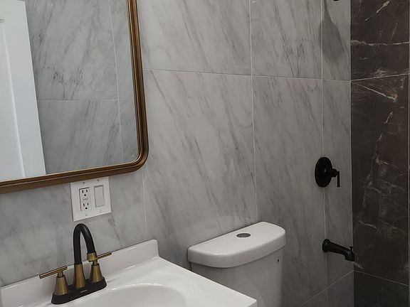 3rd image of 129 Beadel St #2