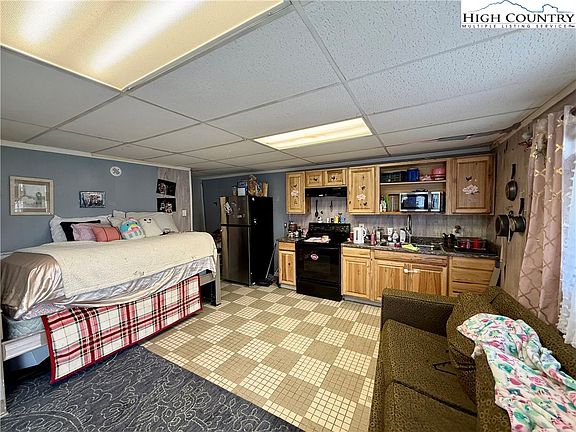 4th image of 210 Howards Creek Road