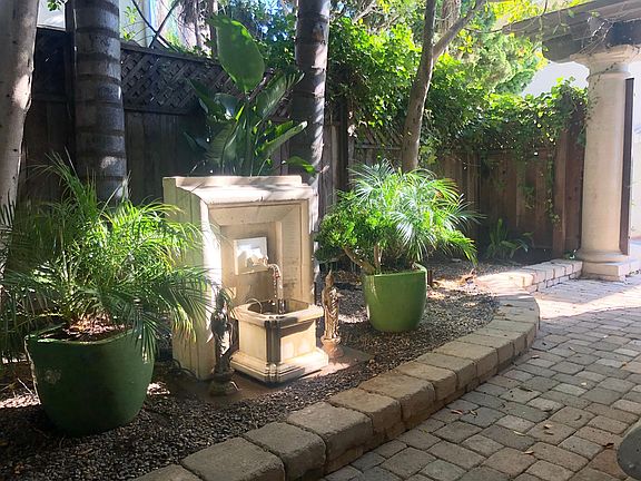 2nd image of 1717 De La Vina St APT 1