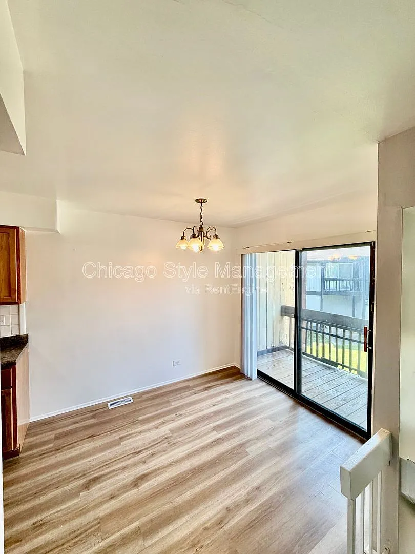 2 bed, 1.0 bath, $1,642 — Photo 2