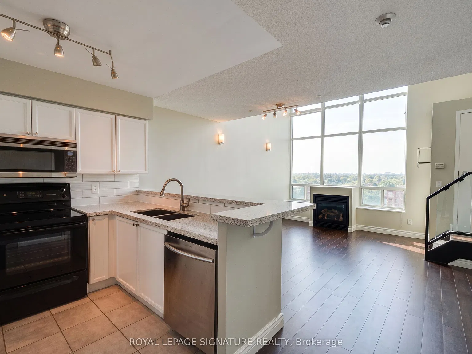 1 bed, $2,599 — Photo 3