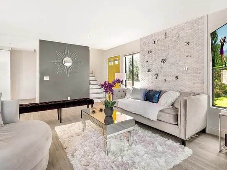 201 Harbor Woods Pl — Photo 2