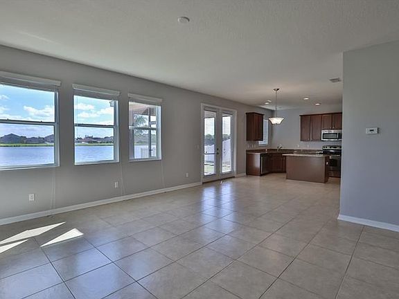 3rd image of 723 Parker Den Dr