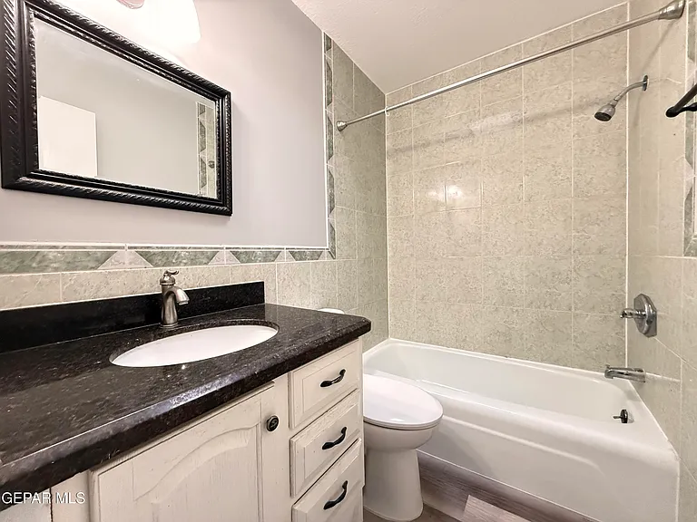 10405 Ashwood Dr #A — Photo 24