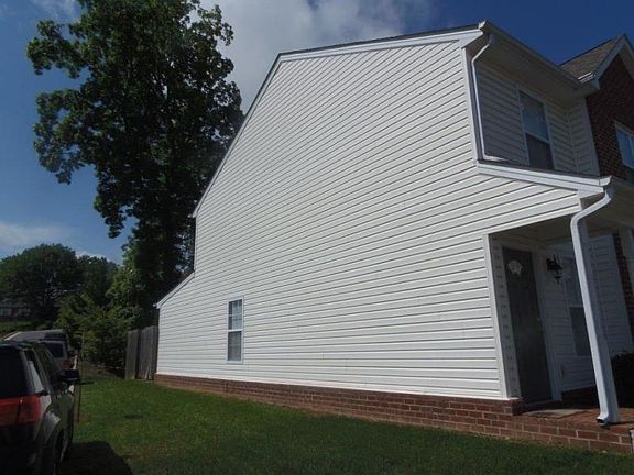 3rd image of 6804 Woodcreeper Dr