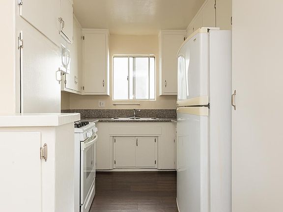 4th image of 5903 Cahuenga Blvd APT 9