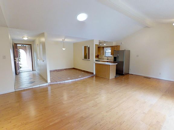 3rd image of 1905 Paige Pl NE