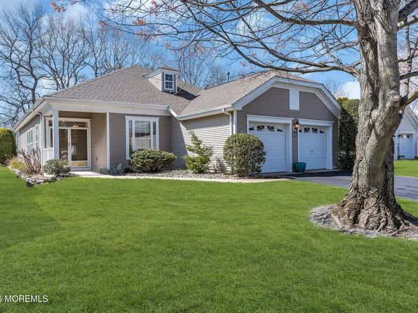 27 Greenfields Drive, Lakewood, NJ 08701