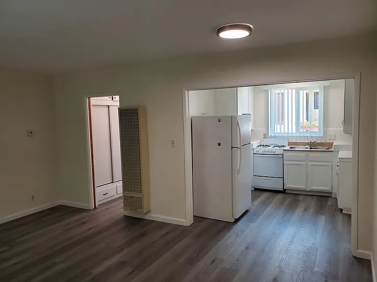 14258 Dickens St — Photo 3