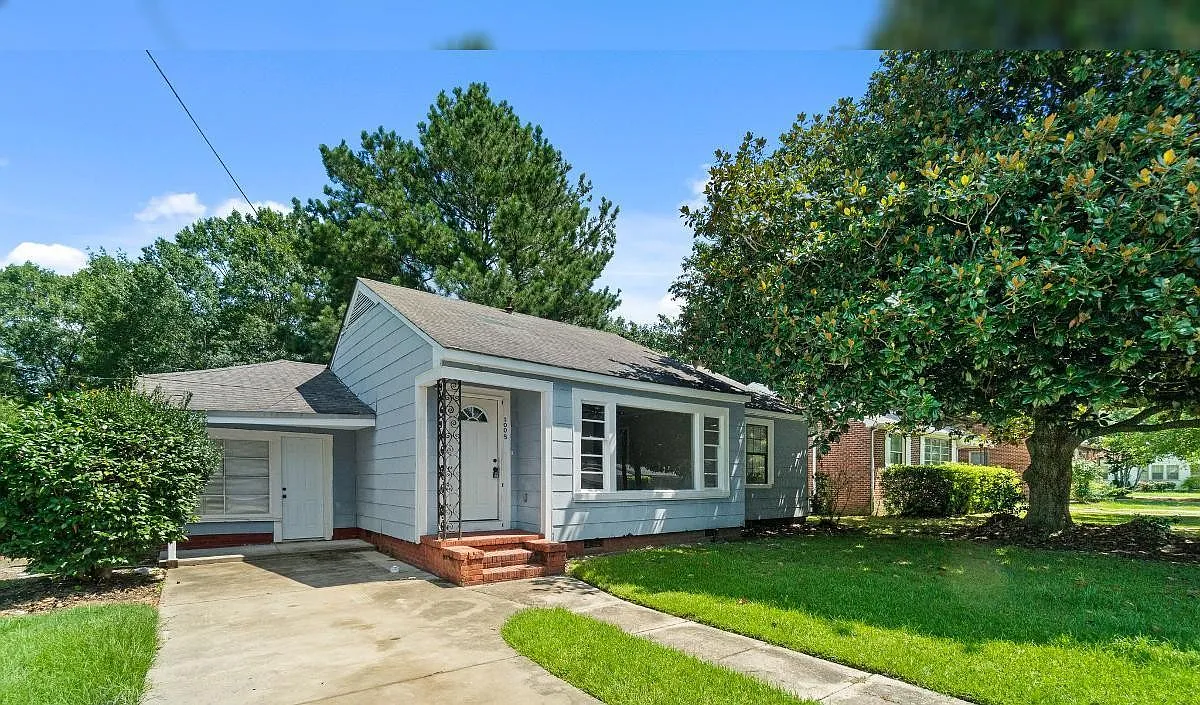 3 Bed 1.5 Bath Home in the Avenues! — Photo 1