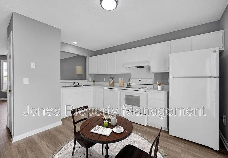 500 Jackson Park Rd #12 — Photo 13