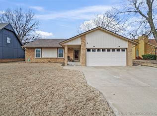 2210 S Indianwood Ave, Broken Arrow, OK 74012