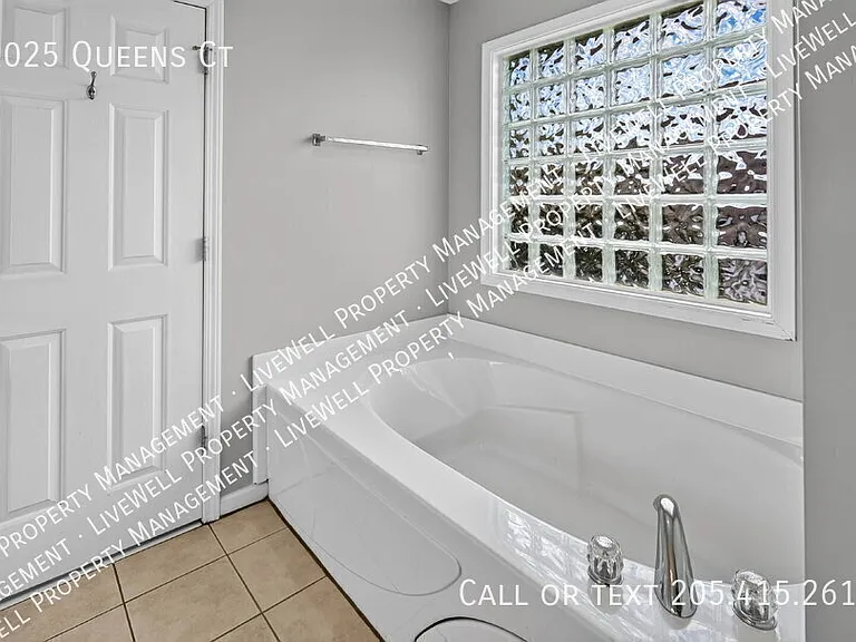 2025 Queens Ct — Photo 15