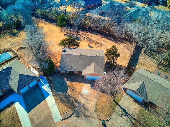 2nd image of 302 Willow Creek Cir