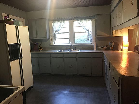 5th image of 3715 Theresa St