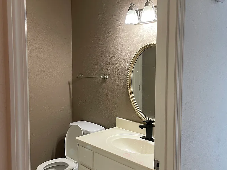 1635 Newport Pl #11 — Photo 4