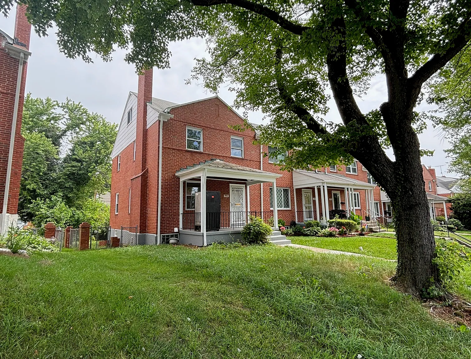 1900 Heathfield Rd - 4 — Photo 3