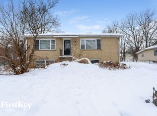 2515 N Freedom Dr, McHenry, IL 60050