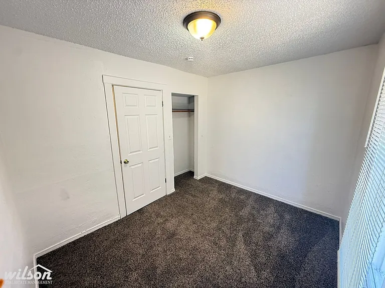 912 S 10th Ave — Photo 10