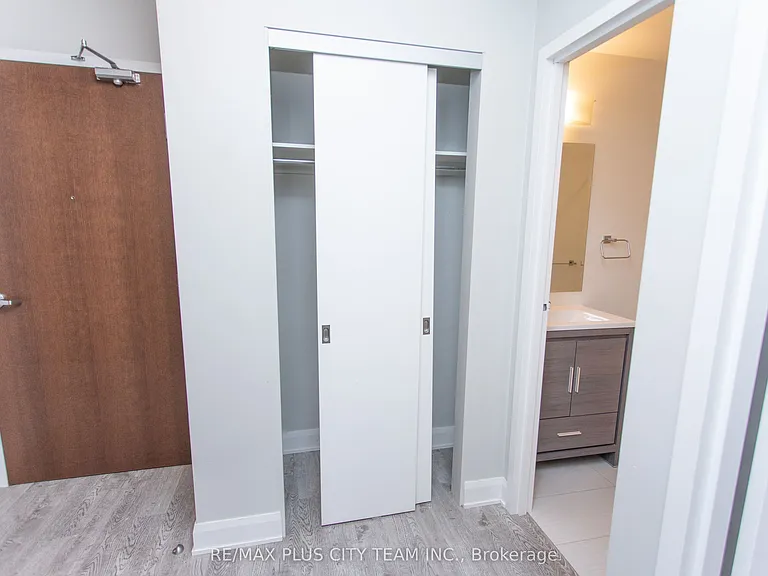 686 Bathurst St #202 — Photo 8
