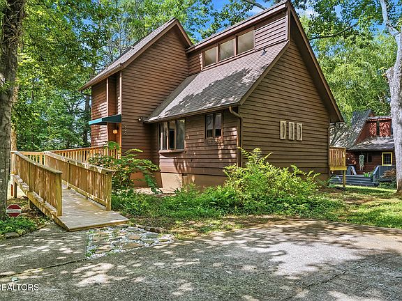 2nd image of 926 Wildwood Garden Dr