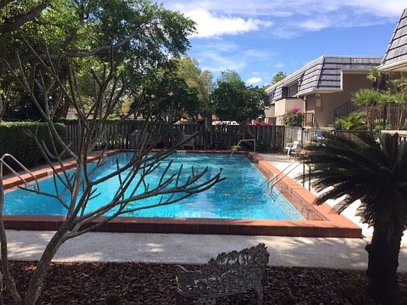 5th image of 1920 Woodcrest Dr APT 5
