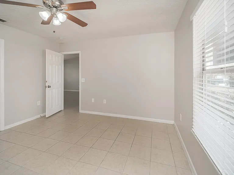 2122 SE 6th Ln — Photo 10