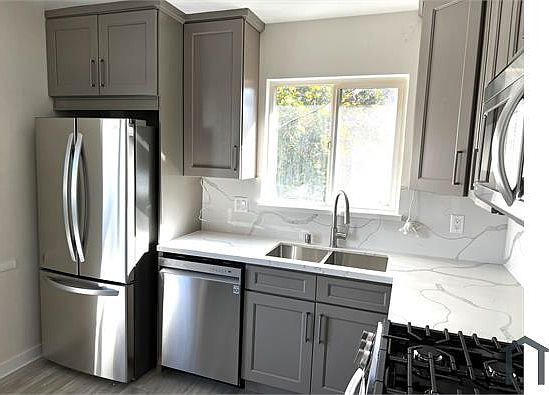 3rd image of 5126 Colfax Ave