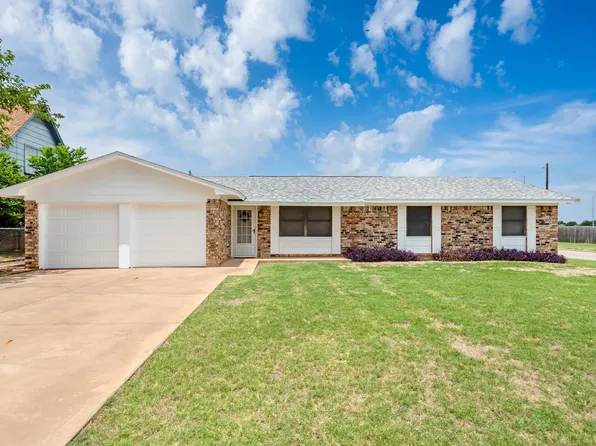 700 W Manes Ave, Iowa Park, TX 76367
