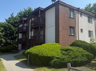 707 Bedford St APT 16, Abington, MA 02351