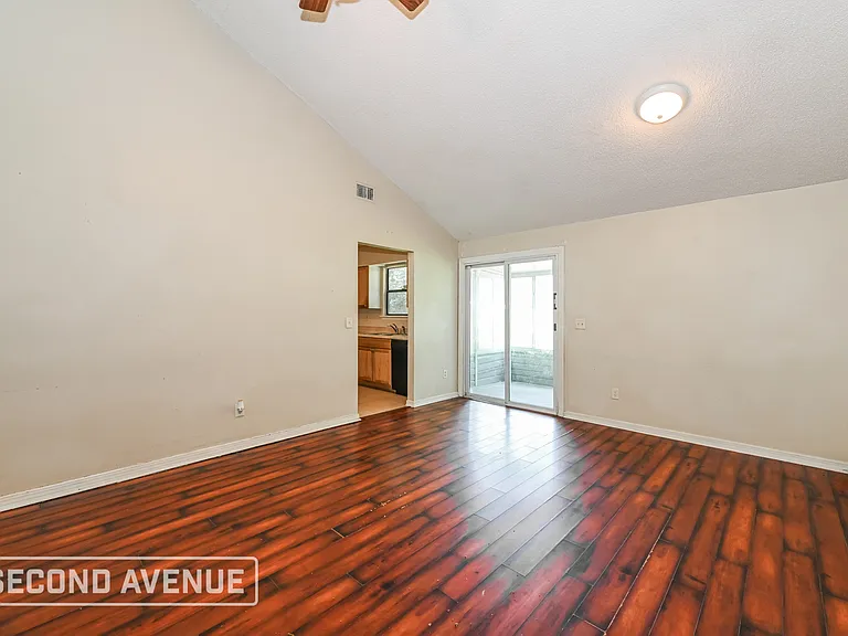 1540 Lake Shore Blvd — Photo 11