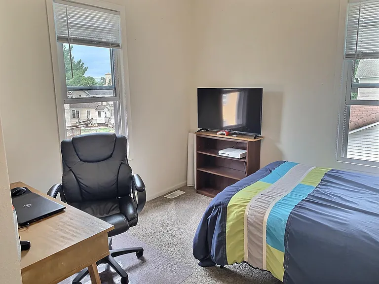 535 W Wisconsin St — Photo 15